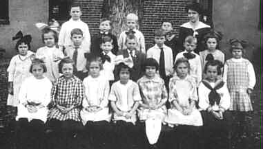 VoshellJohnWJr_ElementaryClass.jpg (21235 bytes)