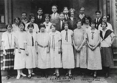VoshellJohnWJr_SeniorClass.jpg (31432 bytes)