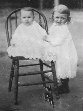 VoshellJohnWSr&HarveyL_Seated.jpg (17040 bytes)