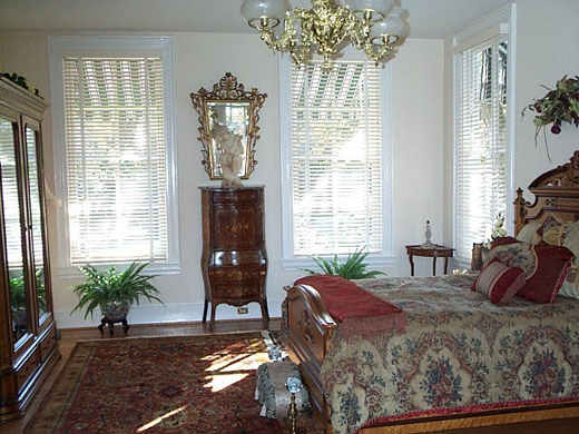 WilsonAlexander_Bedroom_Peg.jpg (31501 bytes)